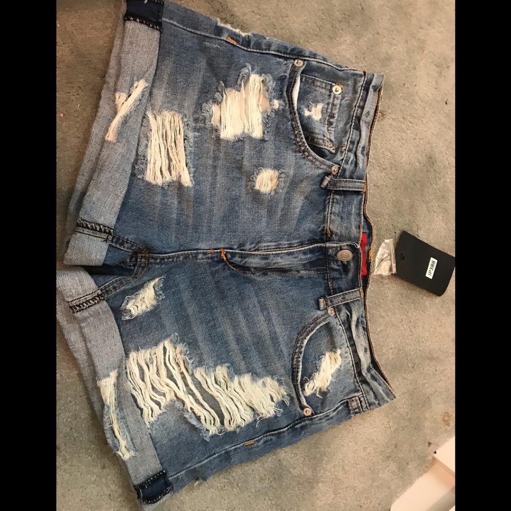 Dis stressed jean shorts